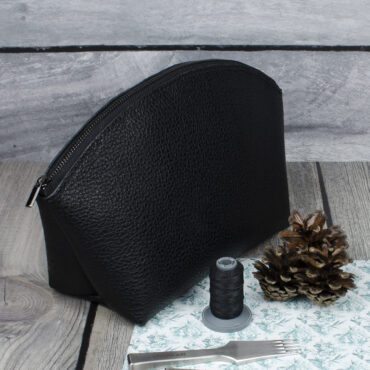 Косметичка кожаная Black Chic